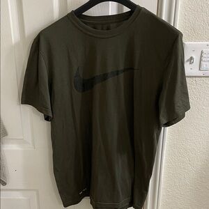 3/$30 Nike Men's L Dark Green Short Sleeve Tee